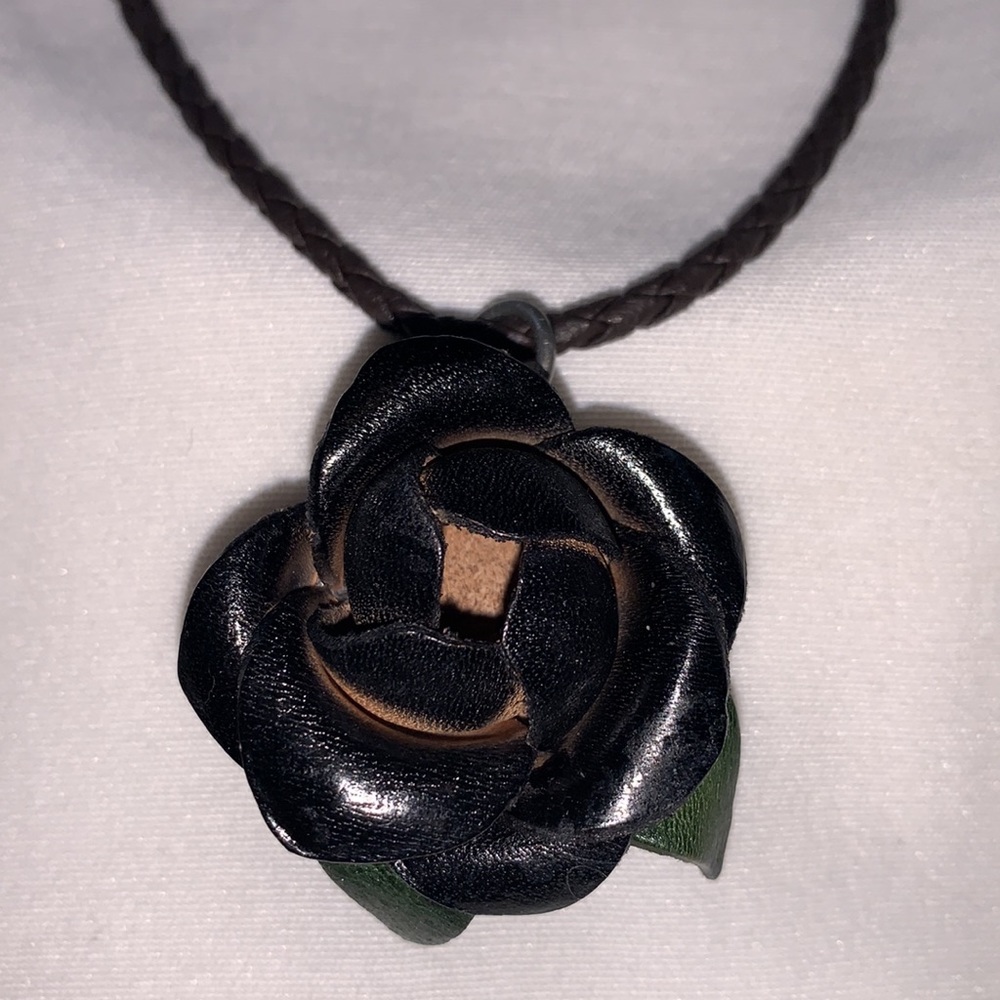 Black leather braided choker with leather heart - Picture 3 of 8